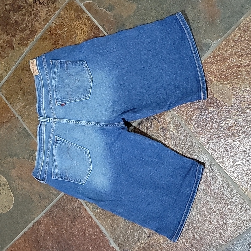 Levis women Denim Bermuda shorts fade distressed